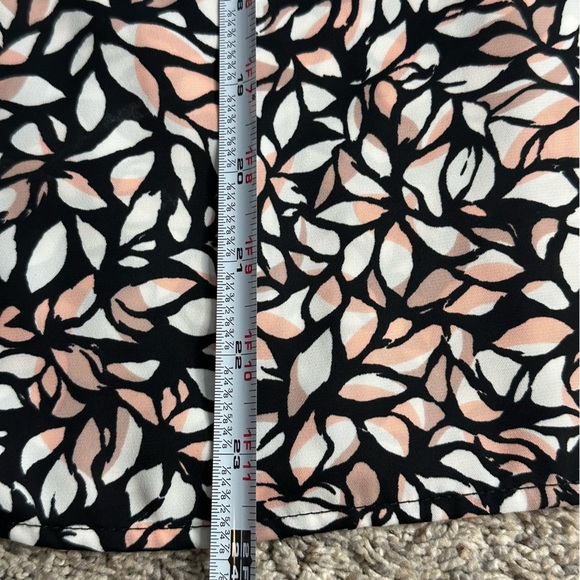 Evereve penny mock neck printed blouse Medium black pink office short sleeve - Picture 10 of 12